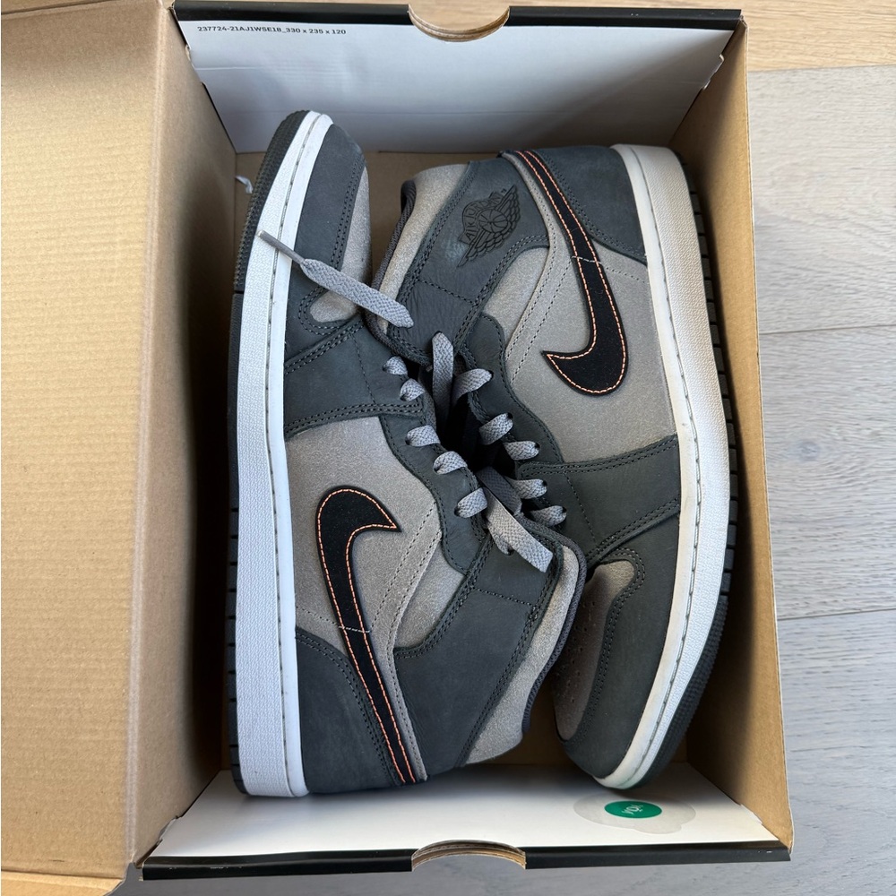 Nike Jordan 1 Mid SE